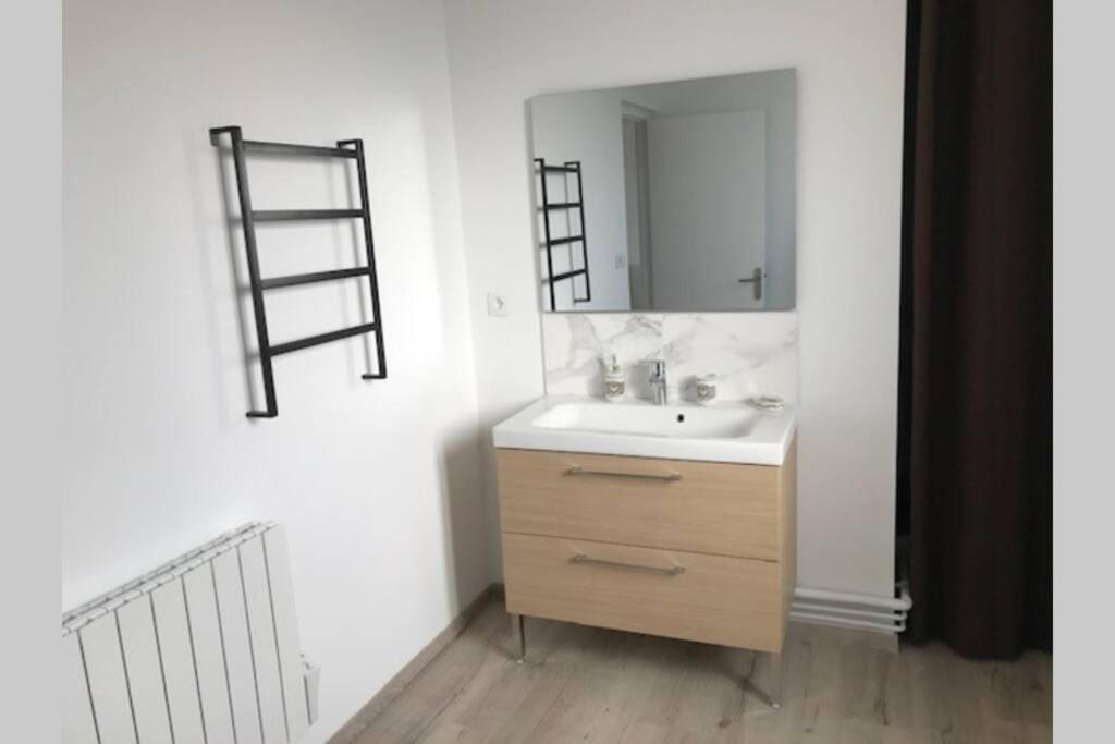Duplex Agreable Et Spacieux 3 Chb Dont 1 Communicante Vendeville Eksteriør billede