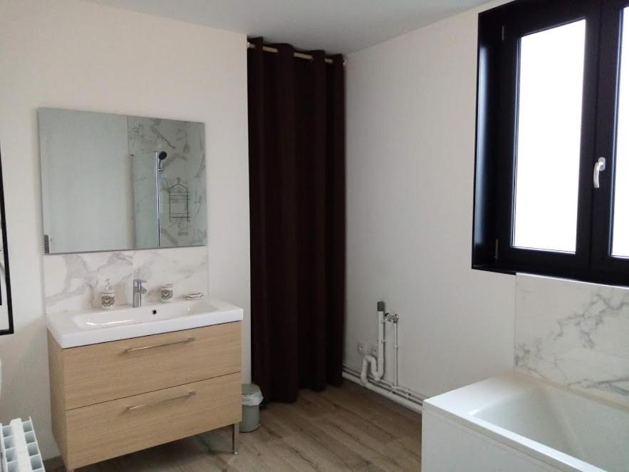 Duplex Agreable Et Spacieux 3 Chb Dont 1 Communicante Vendeville Eksteriør billede